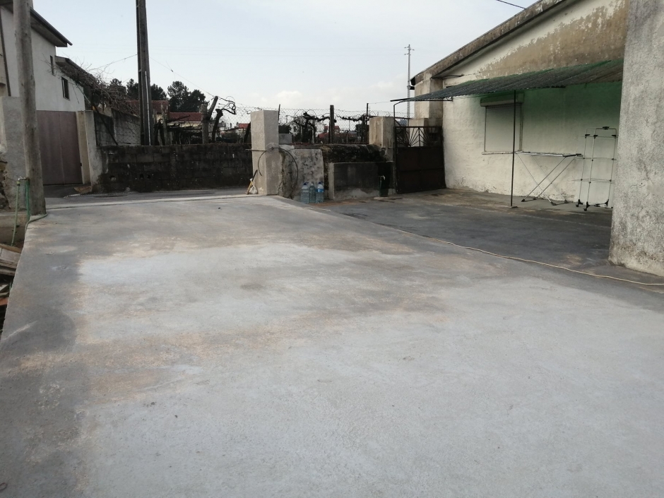 Pavimenta��o de ch�o em Manhente  - Barcelos